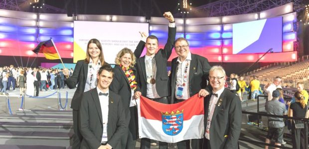 Drei Schüler der FBS kämpften bei den WorldSkills in AbuDhabi um die Goldmedaille