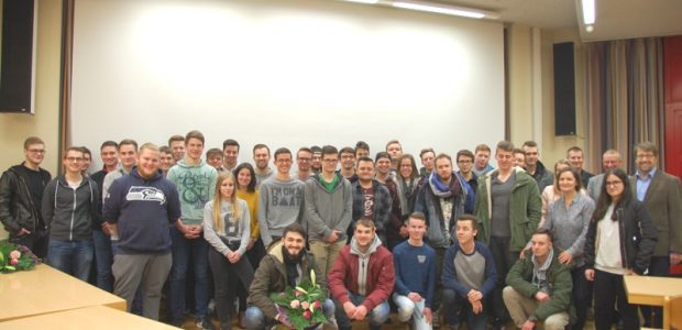 Fachoberschülerinnen und ‑schüler der FBS absolvieren Mathekurs an der Hochschule Fulda