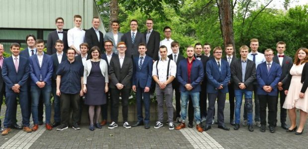 Ferdinand-Braun-Schule verabschiedet Abiturientinnen und Abiturienten