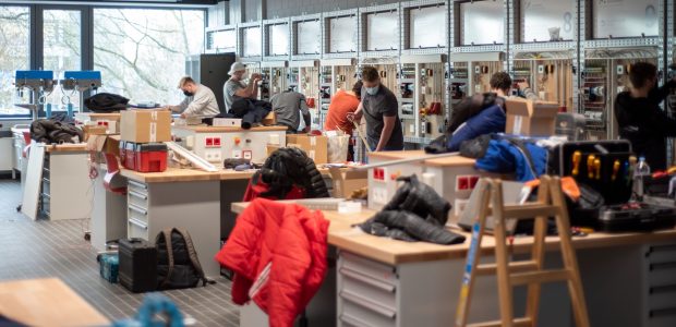 PREMIERE! Erste Gesellenprüfung in den neuen Elektro-Werkstätten der Ferdinand-Braun Schule