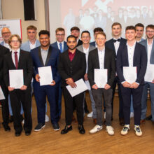 Die, die mit Spotify im Ohr, ChatGPT in der Tasche und Fridays-for-Future im Herzen durchstarten.