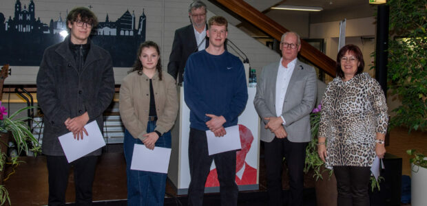 Berufsschulabsolventinnen und ‑absolventen sind das wertvolle Gold in der Schatzkarte des Arbeitsmarktes